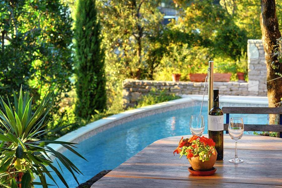 Foto 2 von 34: Traumhafte Finca direkt an der kristallklaren Adria mit privatem Pool, Klima, WLAN, Haustiere erlaubt