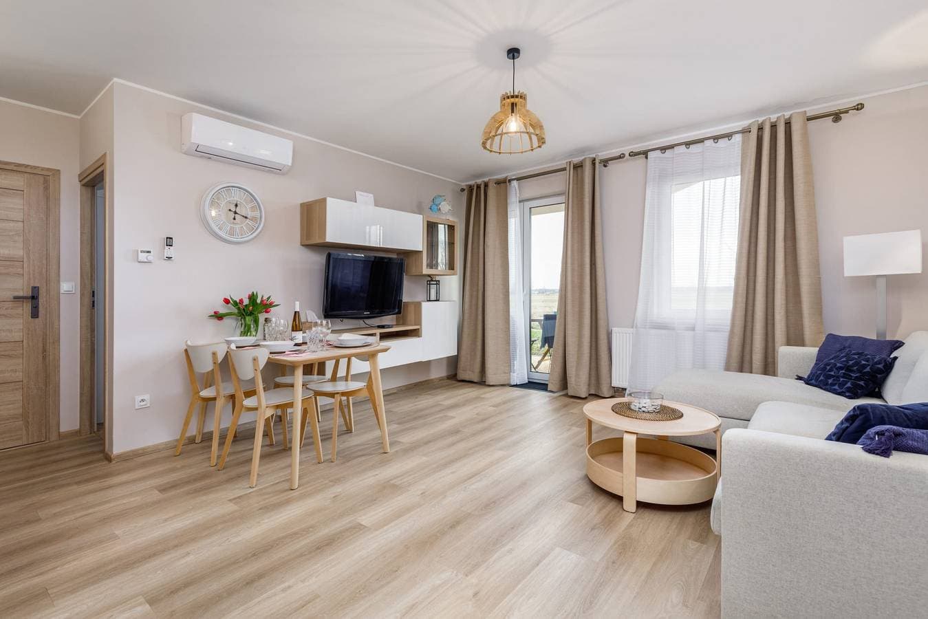 Foto 12 von 27: Apartment with Terrace | Air Conditioning, Parking, Close to the Beach
