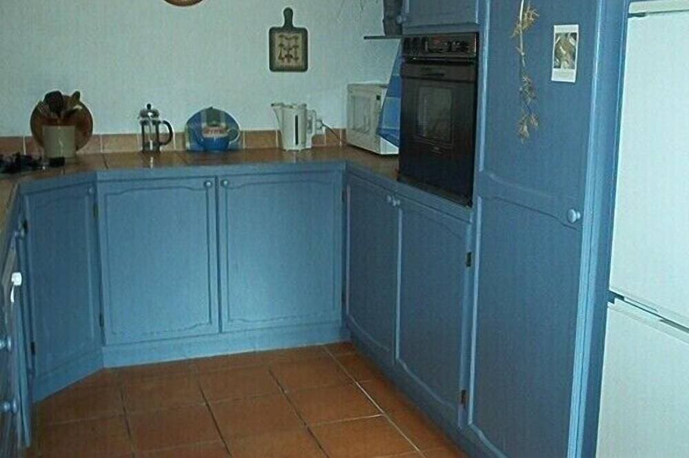 Foto 13 von 30: 17th Century farm cottage nestling in the Pyrenean foothills with pool
