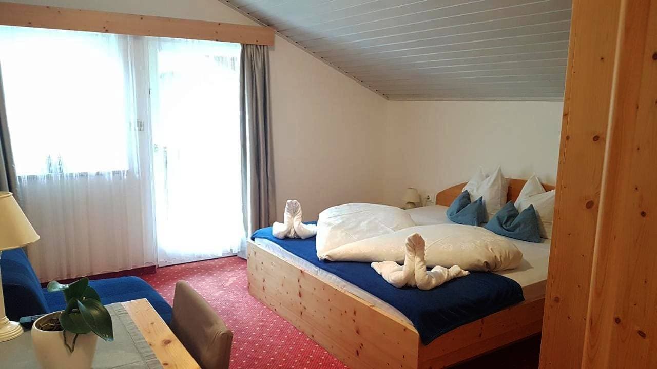Foto 5 von 7: Double Room with Balcony (2 Adults + 1 Child)