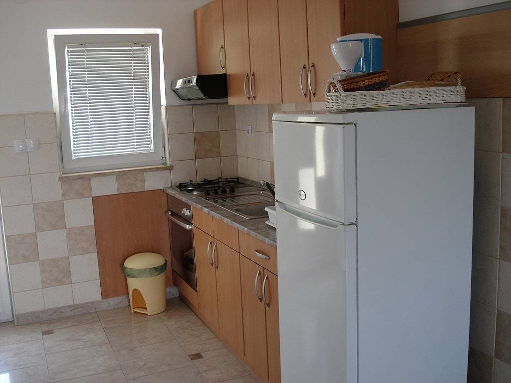 Foto 10 von 18: 1-Zimmer-Ferienwohnung mit Terrasse und Meerblick Banjol (Rab) A-14134-b
