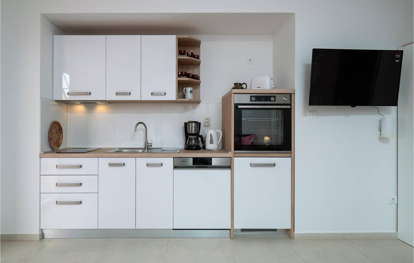 Foto 7 von 29: Reizende Ferienwohnung mit Pool, Terrasse und nur 2 km von Bijela Plaža entfernt