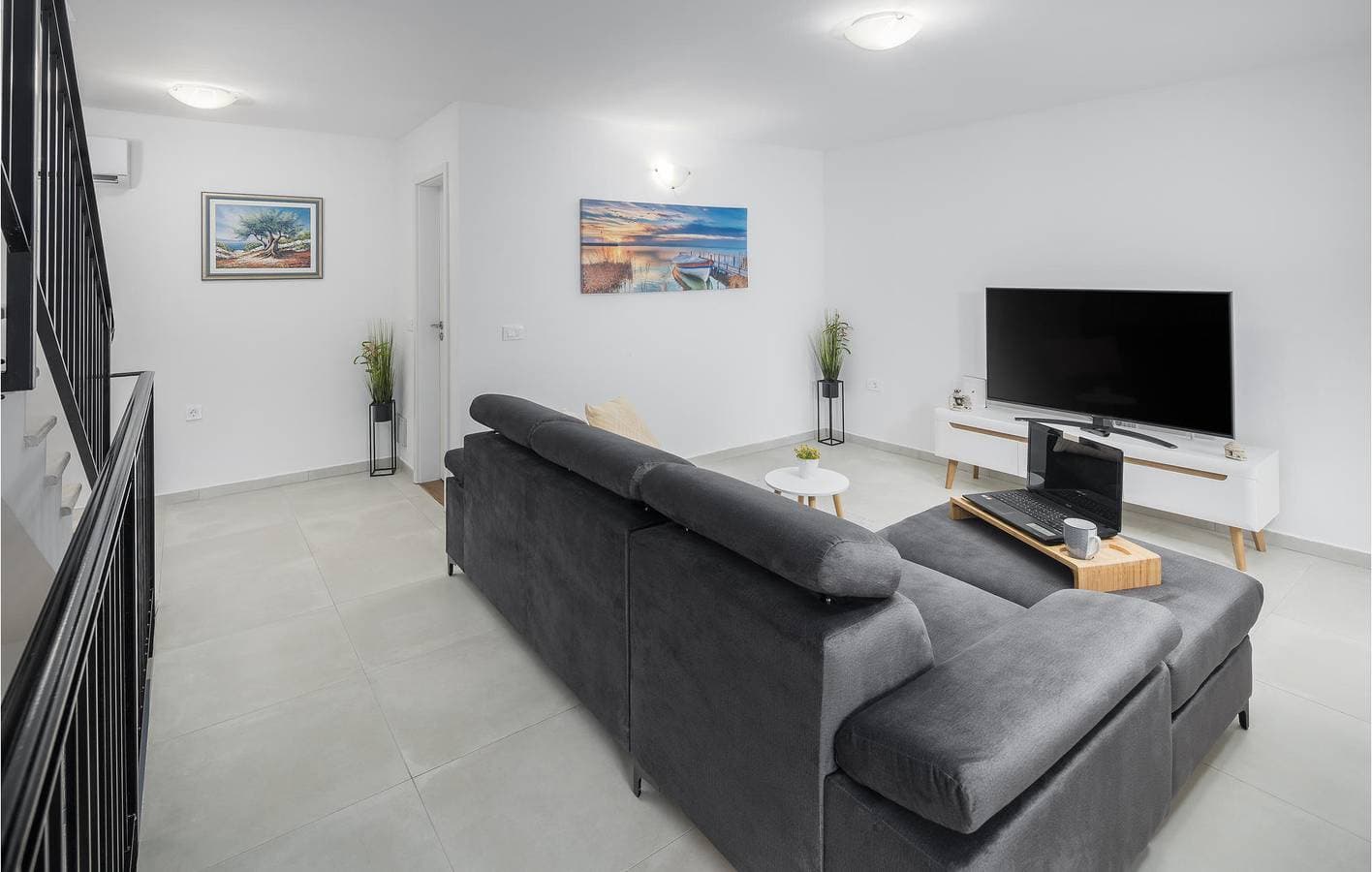 Foto 3 von 30: Gemütliche 1-Zimmer-Wohnung mit Pool, WLAN und Parkplatz in Anzici