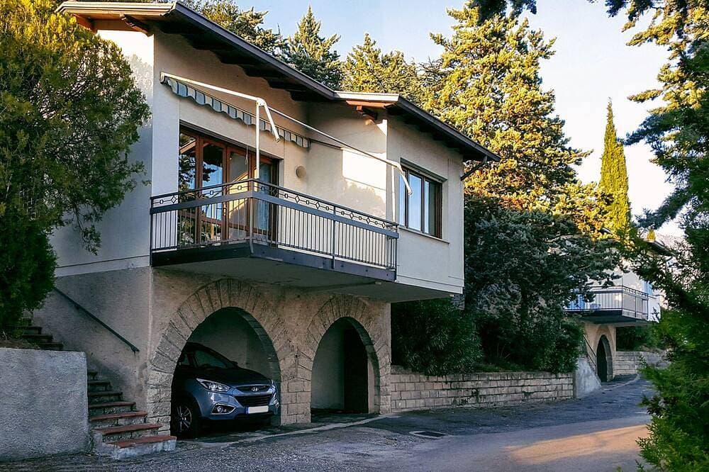 Foto 8 von 22: Bungalow zur alleinigen Verfügung mit freien Seeblick und Pool-Mitbenutzung