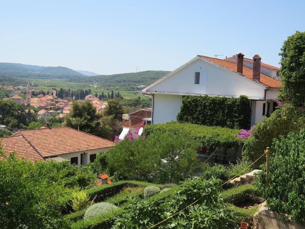 Ferienwohnung in Jelsa mit Terrasse, Klimaanlage, W-Lan (3621-2) 1
