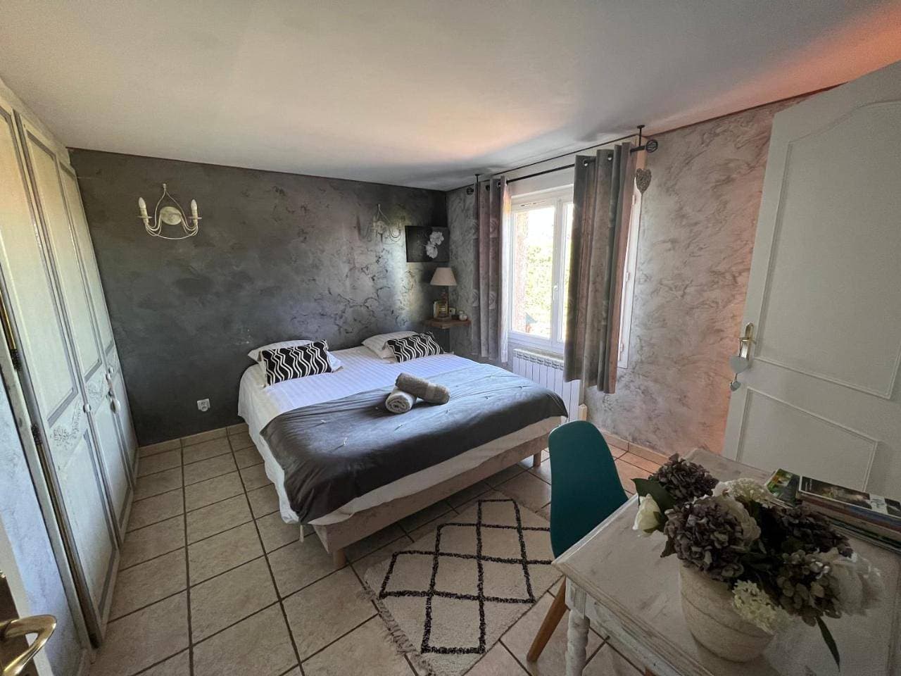 Foto 6 von 9: Double Room with Private Bathroom