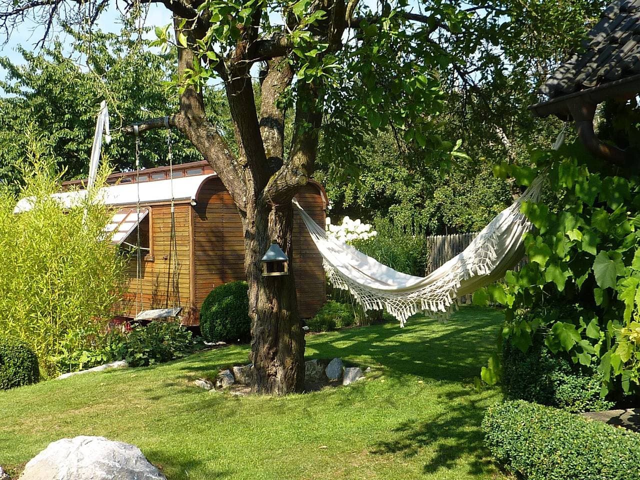 Foto 4 von 20: Ferienwohnung 'Romantikurlaub im Zirkuswagen' mit privatem Garten und WLAN für 2 Personen