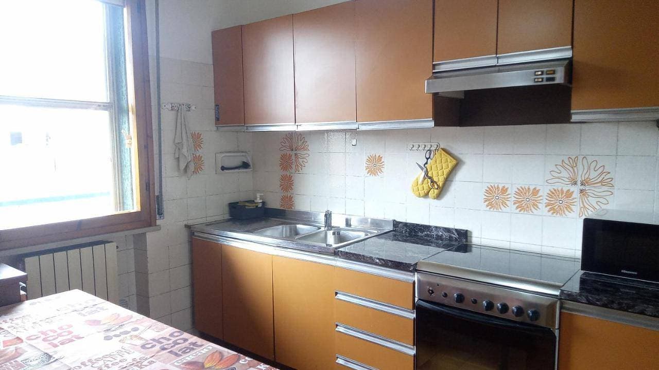 Foto 2 von 50: Two-Bedroom Apartment