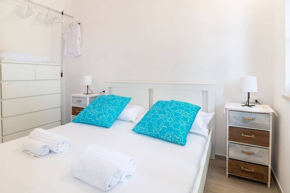 Foto 5 von 30: Dein entspannter Rückzugsort in Mandriola, nur wenige Schritte vom Meer entferntWillkommen im Apartment Corallo, einem gemütlichen Studio in Mandriola, nur 3 Gehminuten vom Strand entfernt. Ideal für alle, die einen erholsamen und komfortablen Urlaub