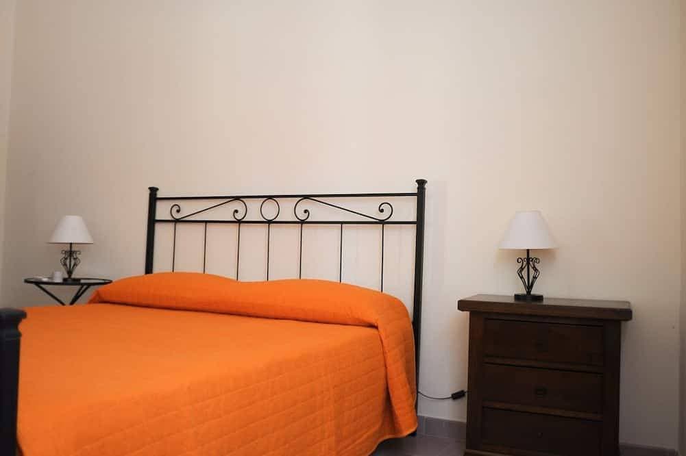 Foto 3 von 18: Villa Bruca ist ein Zweifamilienhaus, das aus zwei getrennten Einheiten besteht.Die angebotene Einheit, Villa Bruca 2, umfasst ein Schlafzimmer mit Doppelbett und der Möglichkeit, ein Einzelbett hinzuzufügen, ein großes Badezimmer mit moderner, geräu