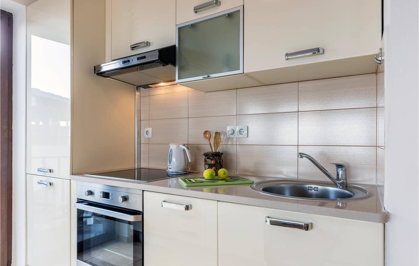 Foto 8 von 29: Apartment mit Meerblick, Terrasse, WLAN und Parkplatz – 2 km vom Strand entfernt
