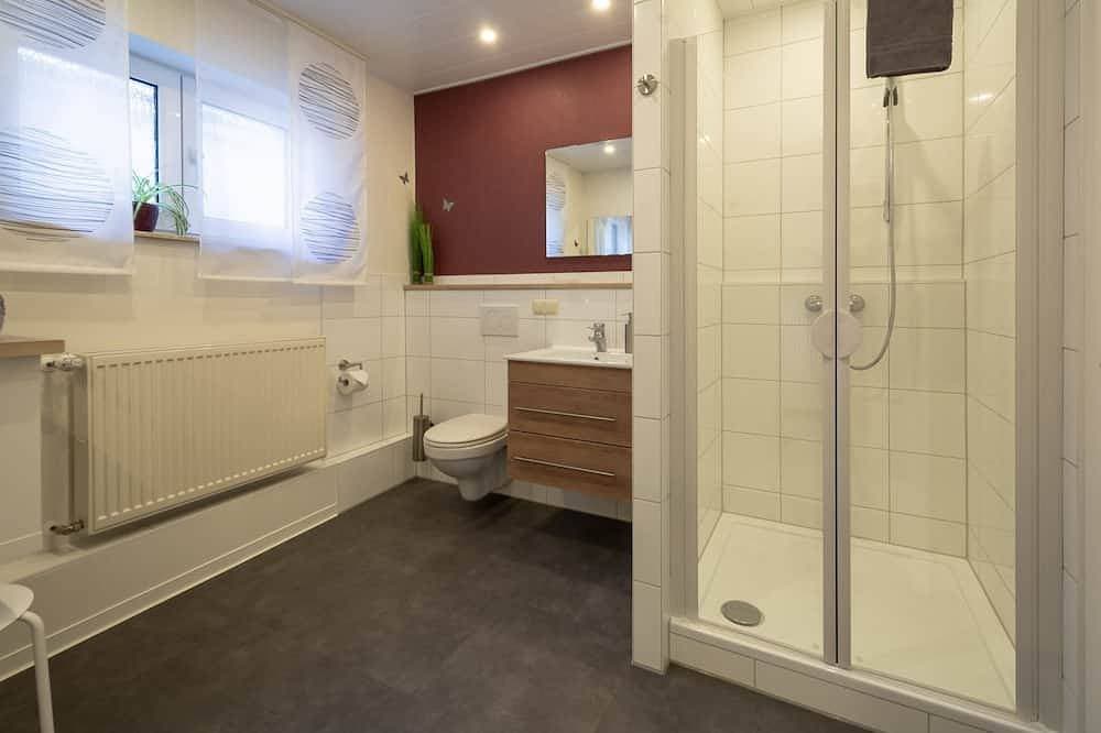 Foto 6 von 30: Moderne, komfortable Ferienwohnung mit Terrasse, am Maintalradweg,