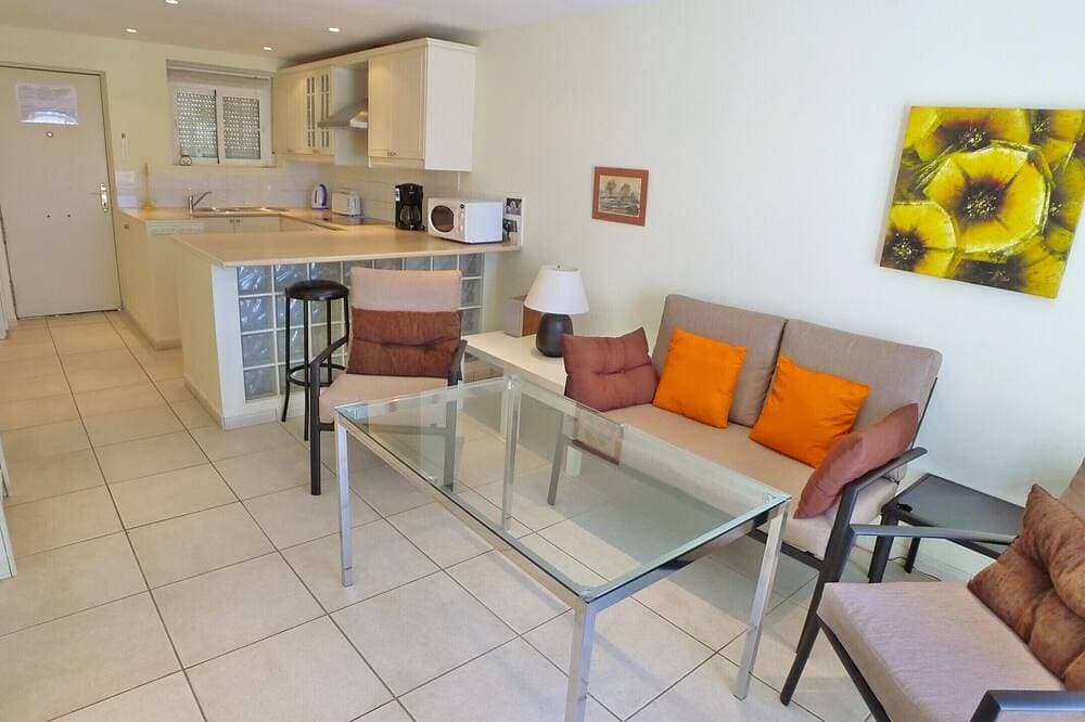 Foto 12 von 28: Ferienwohnung in erster Linie mit großer Terrasse, Klimaanlage, kostenfreiem WLAN und Pool