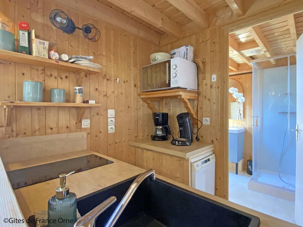 Foto 9 von 17: Gemütliches Holzchalet im Wald, ideal für Paare