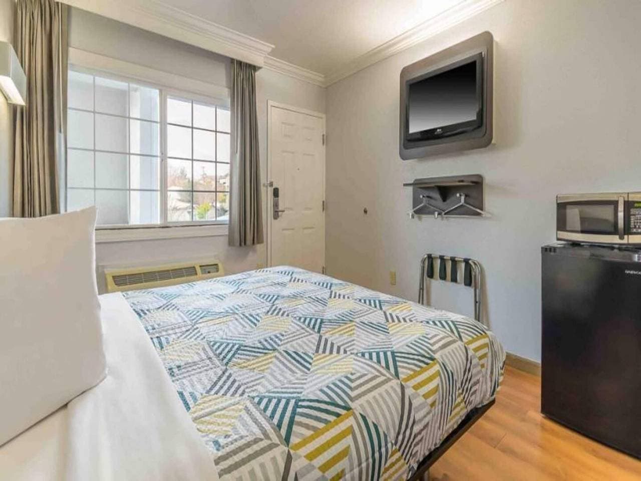 Foto 5 von 33: 1 Doppelbett | Nichtraucher, Kühlschrank