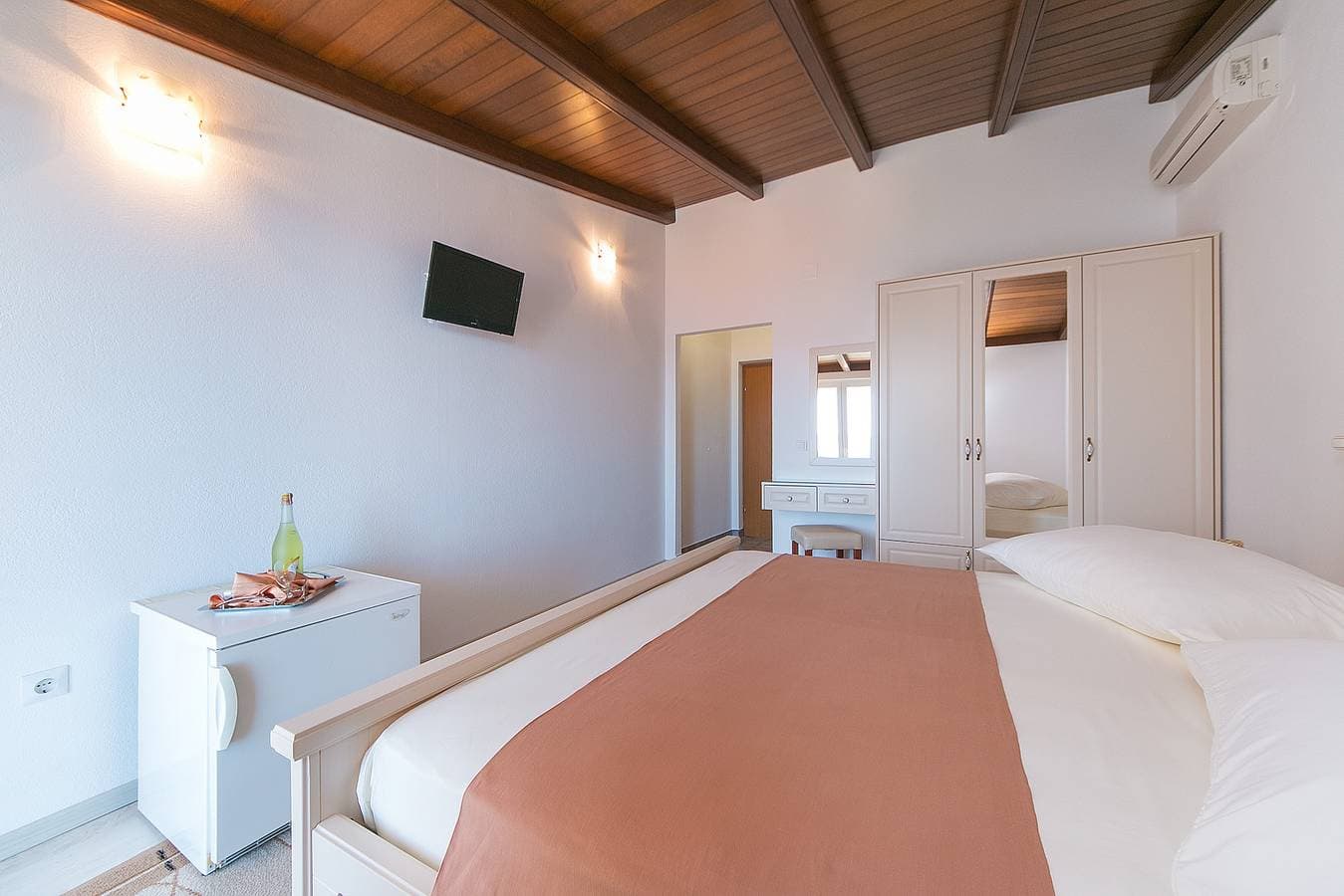 Foto 11 von 20: Zimmer mit Balkon und Meerblick Brela, Makarska S-2717-a