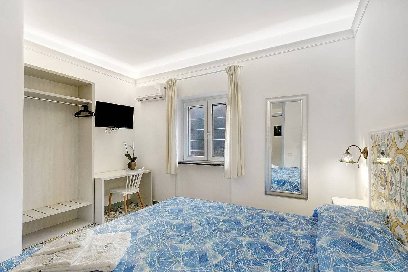 Foto 6 von 36: Ferienhaus 'Vincanto Maiori Amalfi-Küste' mit Bergblick, WLAN und Klimaanlage