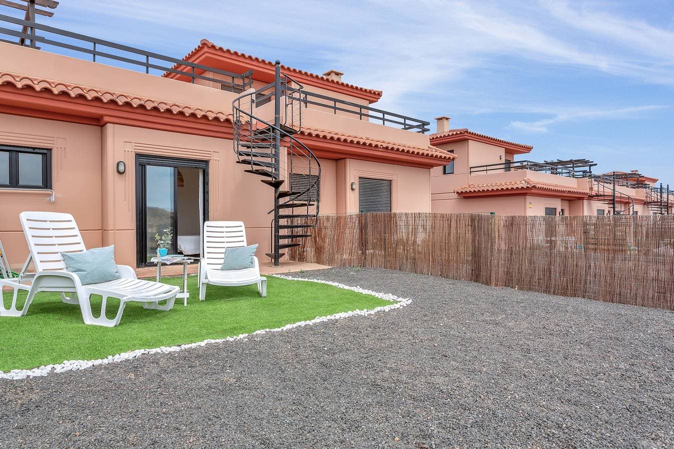 Foto 13 von 30: Ferienvilla 'Manuela' mit Bergblick, Gemeinschaftspool und WLAN
