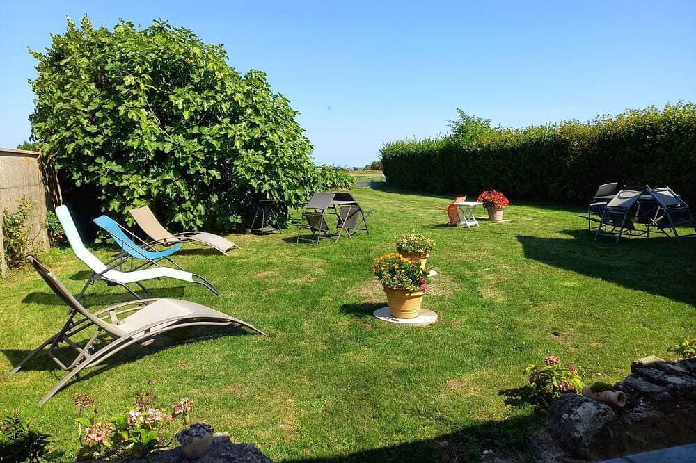 Quiet fisherman's cottage, 400 m from beach, sea view. Ideal for families 1
