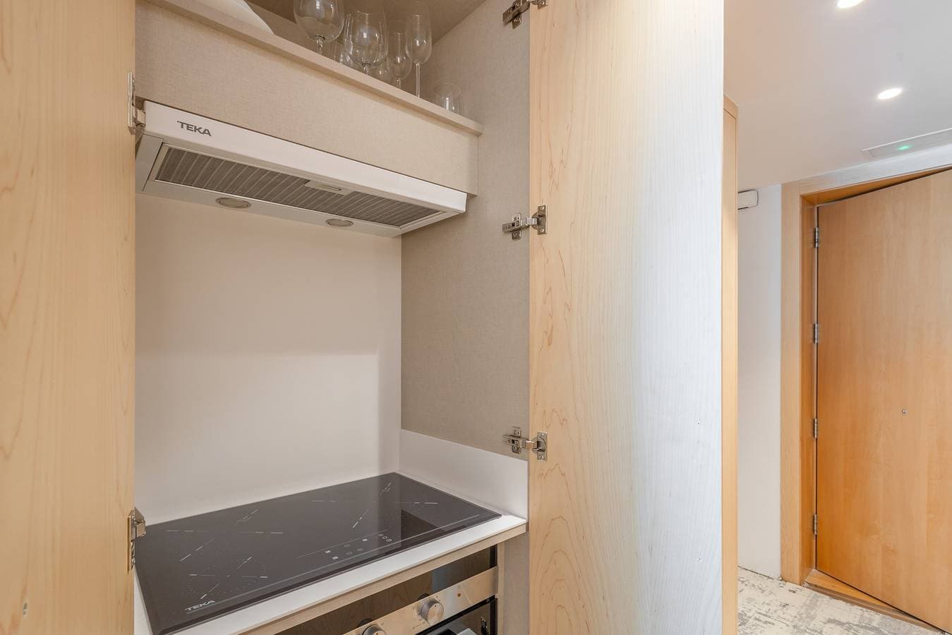Foto 13 von 23: Sitges Suites – Premium-Apartment mit privatem Jacuzzi und Meerblick