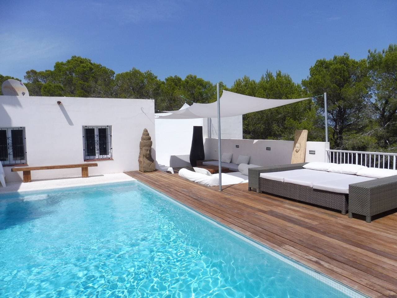 Foto 11 von 36: Villa in Cala Tarida mit Pool und Meerblick