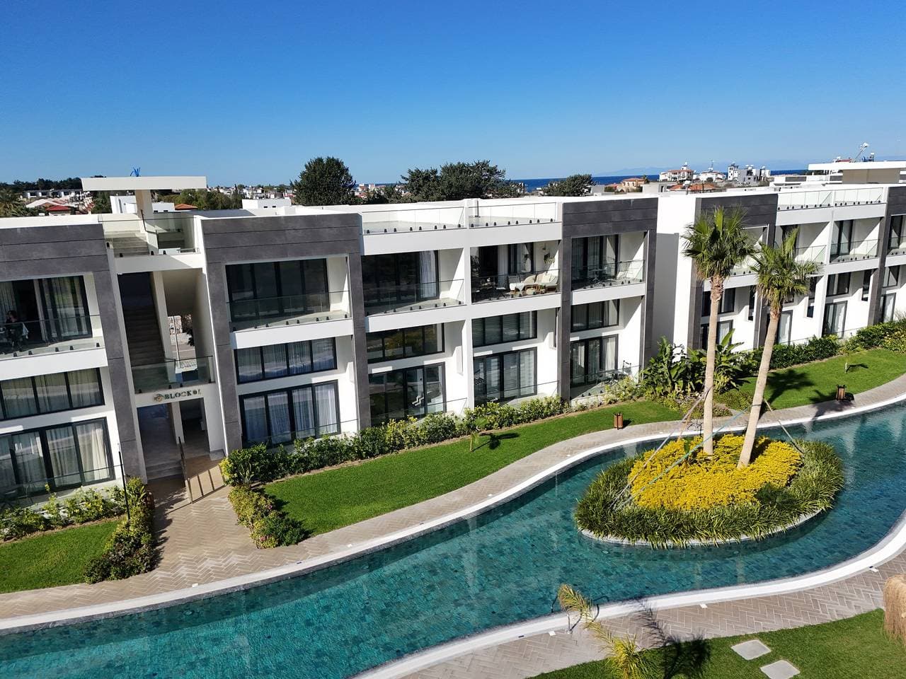 Foto 2 von 17: Großzügiges Apartment mit Pool- und Meerblick