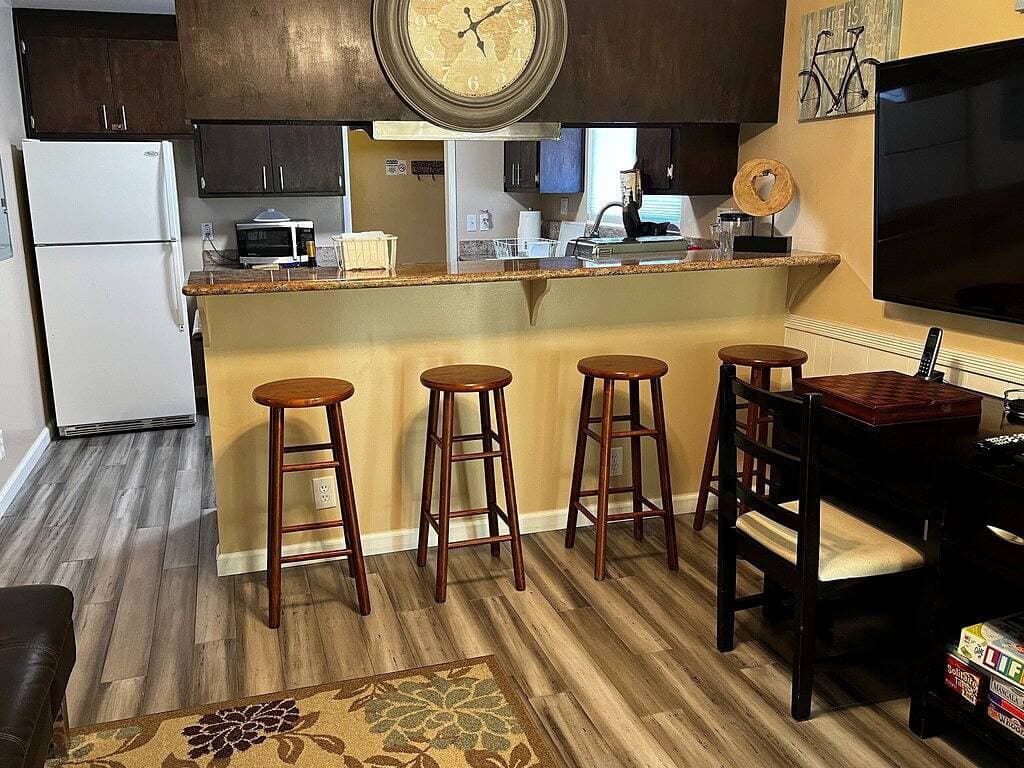 Foto 3 von 19: Comfortable, convenient 2Br 2Ba apt in Alameda