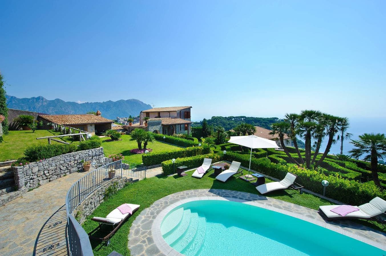 Foto 8 von 49: Villa  Great views on the sea and pool!