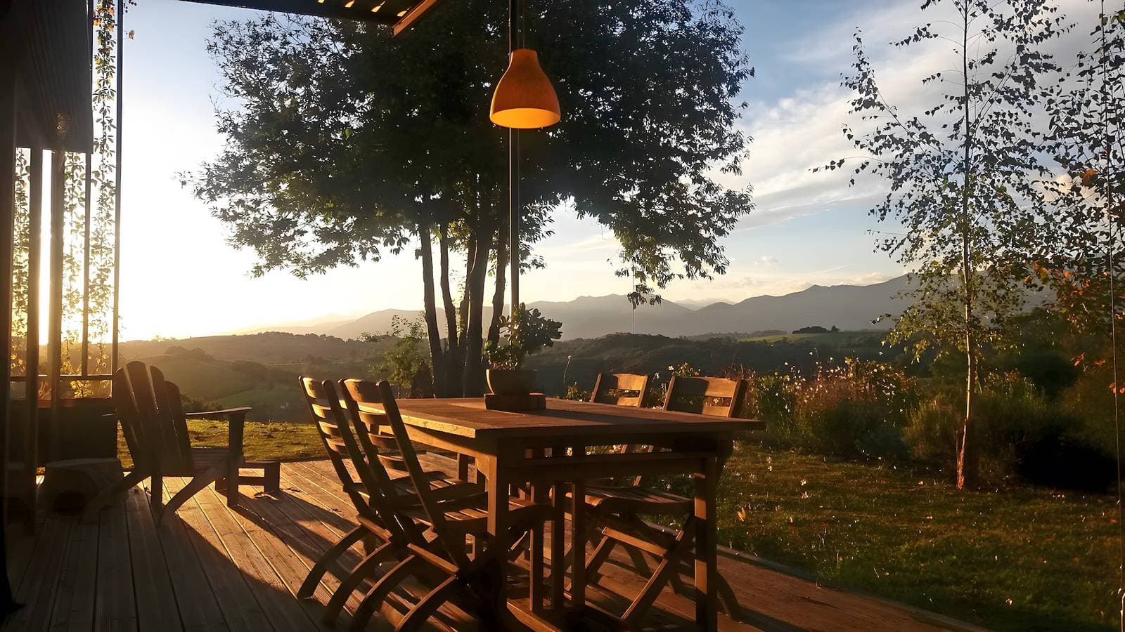 Foto 2 von 16: Gîte Dilos – Ferienhaus in Gan mit Bergblick und Garten
