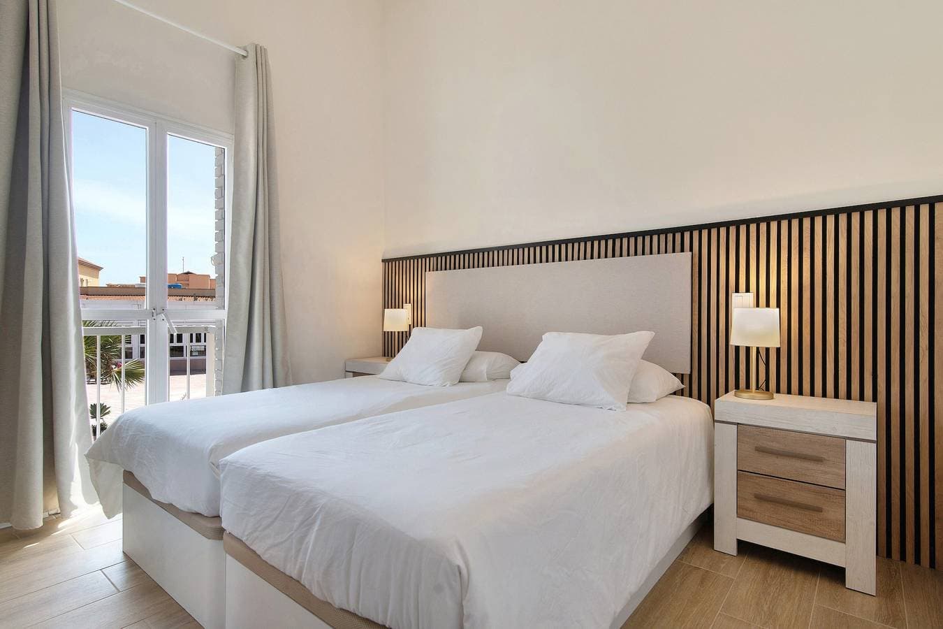 Foto 10 von 24: Ferienwohnung 'Oasis Pool View' mit Gemeinschaftspool, WLAN und Klimaanlage