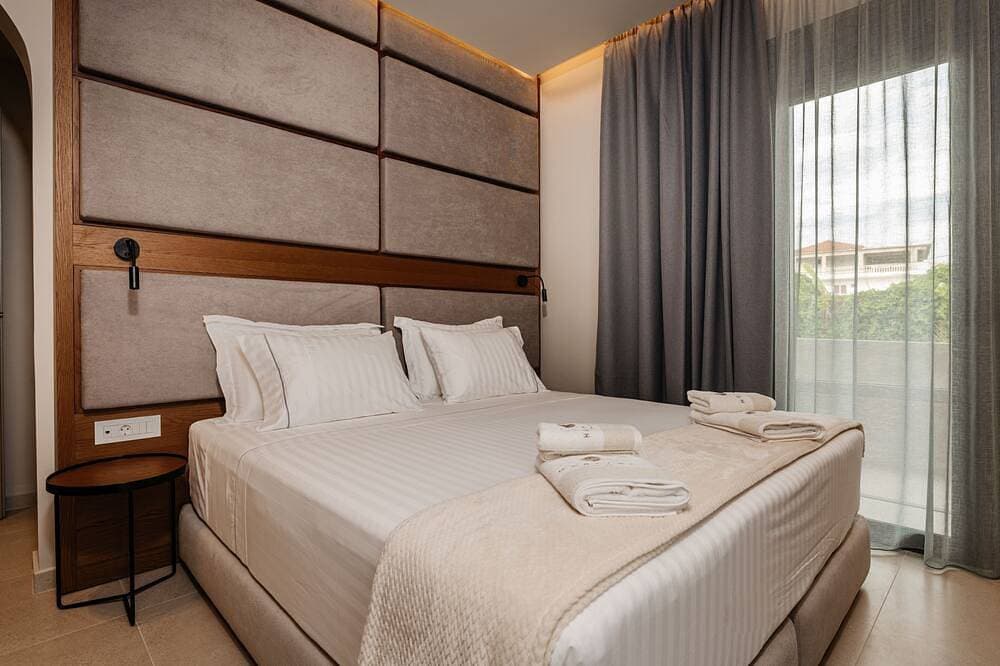 Foto 7 von 30: Horizon Apartments -  Deluxe Triple Room with Sea View