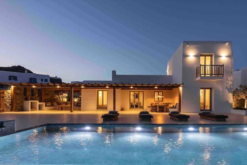 Cozy Mykonos villa with heated pool and jacuzzi! 1