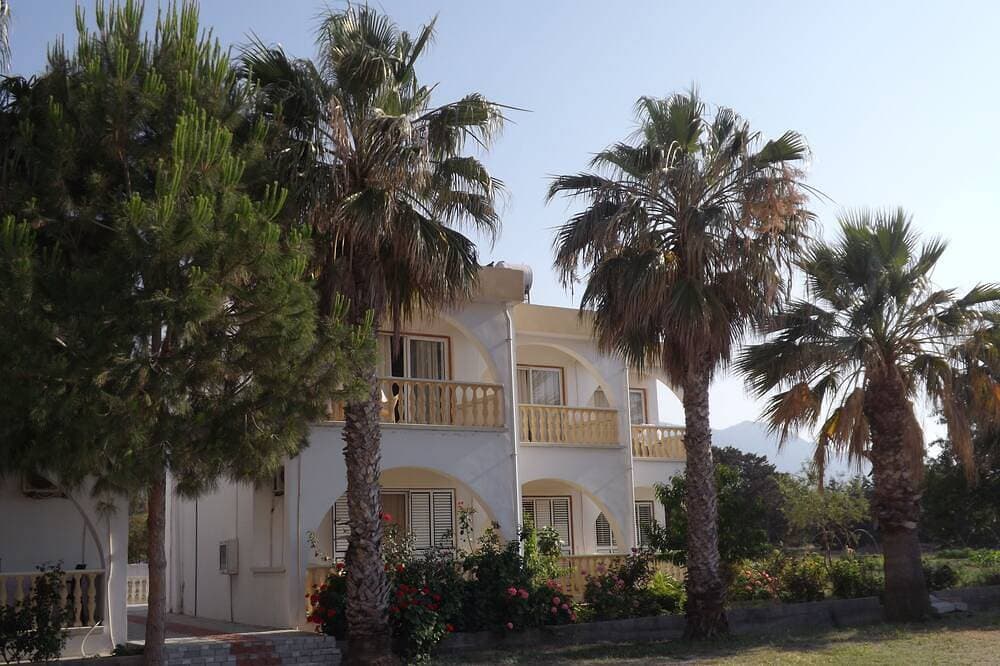 Foto 10 von 16: Paradise Holiday Bungalows - Beste Lage neben dem Cratos Beach Club
