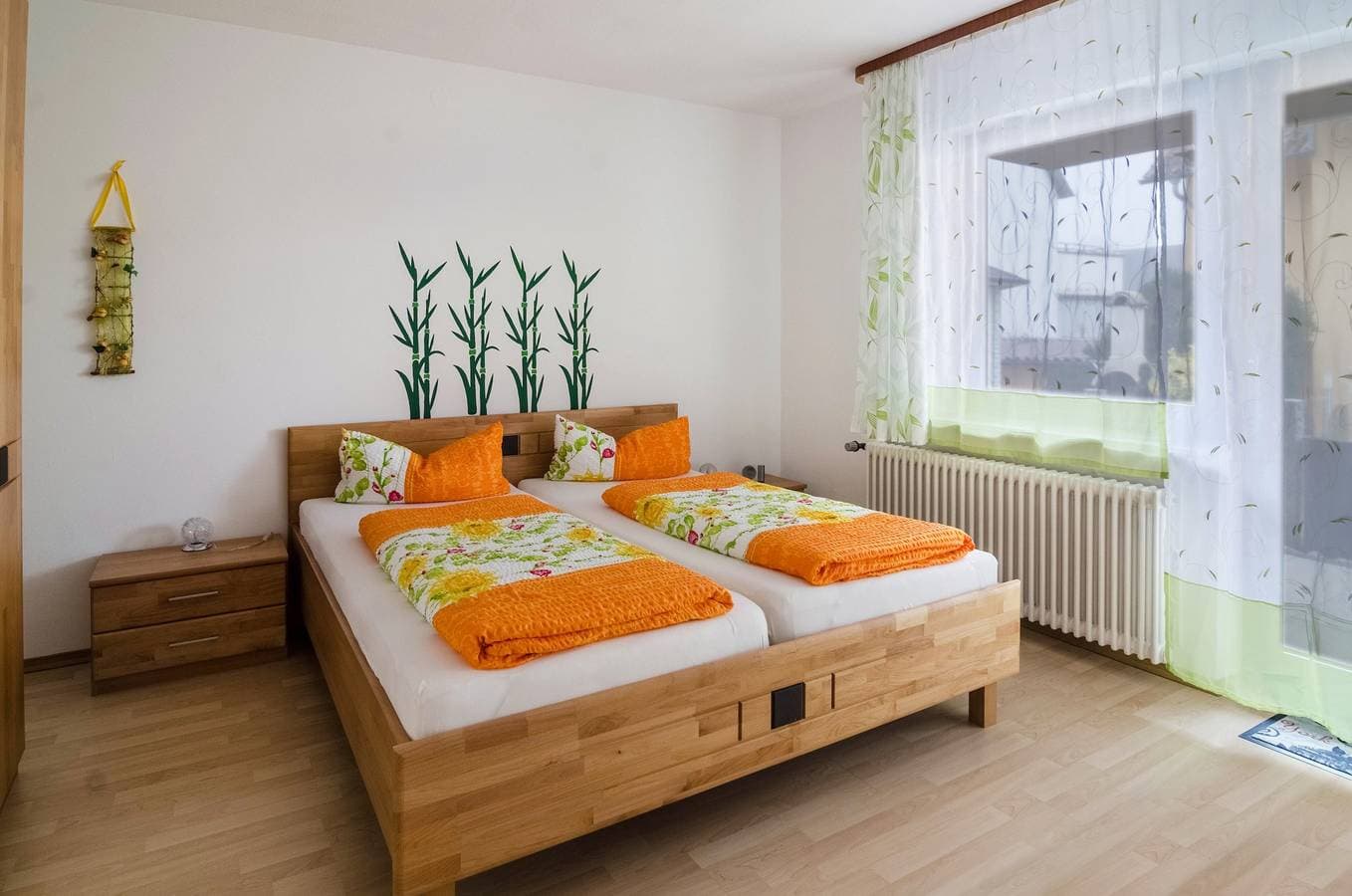 Foto 13 von 26: Ferienwohnung Kramer mit WLAN, Terrasse & Gemeinschaftsgarten
