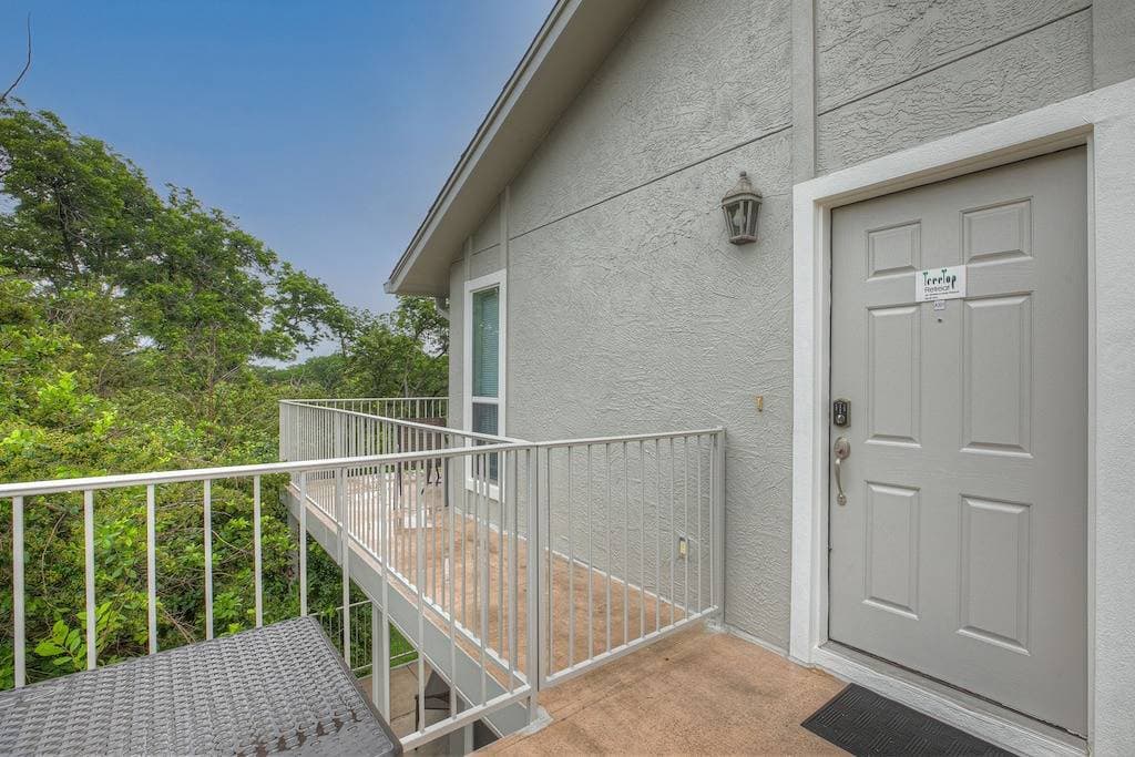 Foto 11 von 48: Gemütliche Wohnung auf der Guadalupe in New Braunfels, Ultra-Private End Unit!