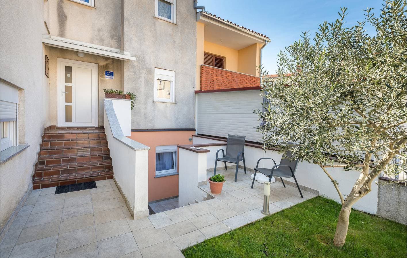 Foto 10 von 22: Charmantes Apartment mit Terrasse in Strandnähe – WLAN und Parkplatz inklusive!