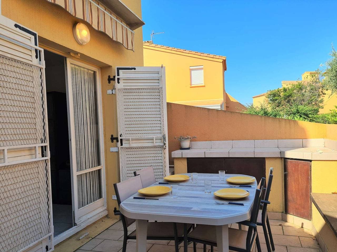 Foto 2 von 16: Gemütliches 2-Zimmer-Apartment für 4 Personen, 450 m vom Strand, mit Garten und Parkplatz