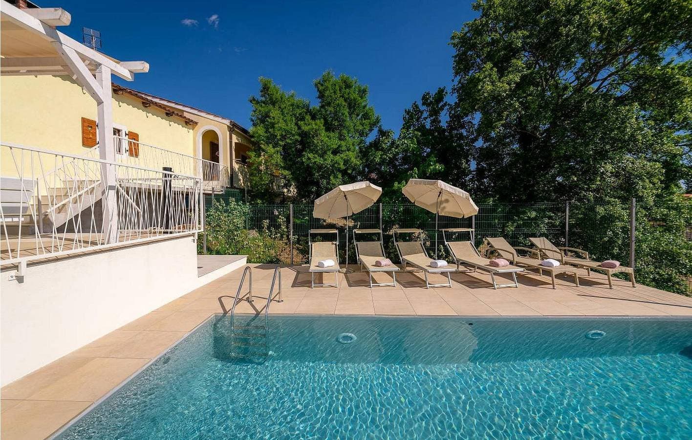 Foto 8 von 39: Apartment am Meer mit Pool, WLAN und Parkplatz