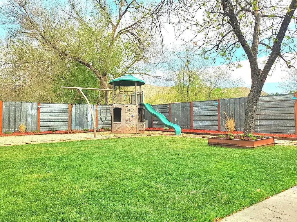 Foto 3 von 19: Comfortable, Laid-back Cottage. Private Yard. Near Zion. 2 Bedroom, Full Kitchen