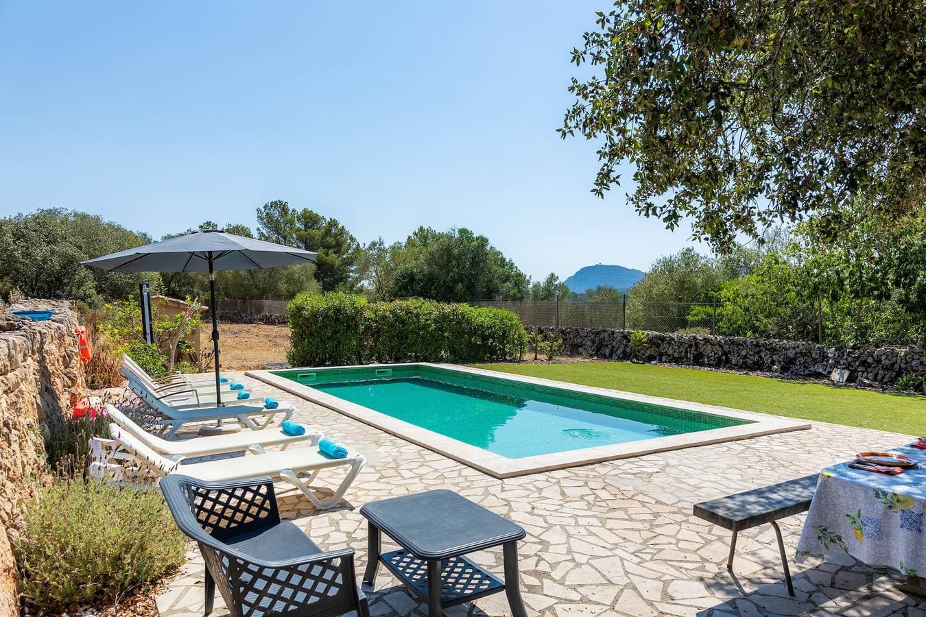 Foto 3 von 45: Can Gallot De Punxuat – Pool, Bergblick, WLAN & Klimaanlage