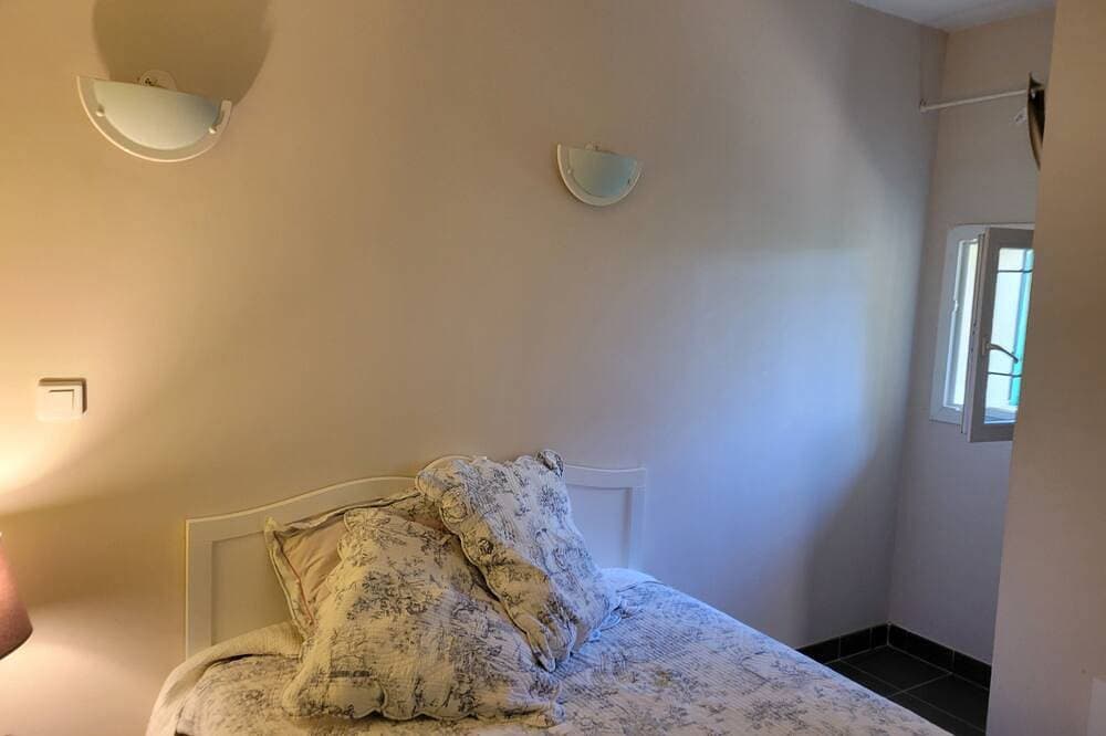 Foto 4 von 14: Apartment in villa on shady plot, near Bastia town center, parking.