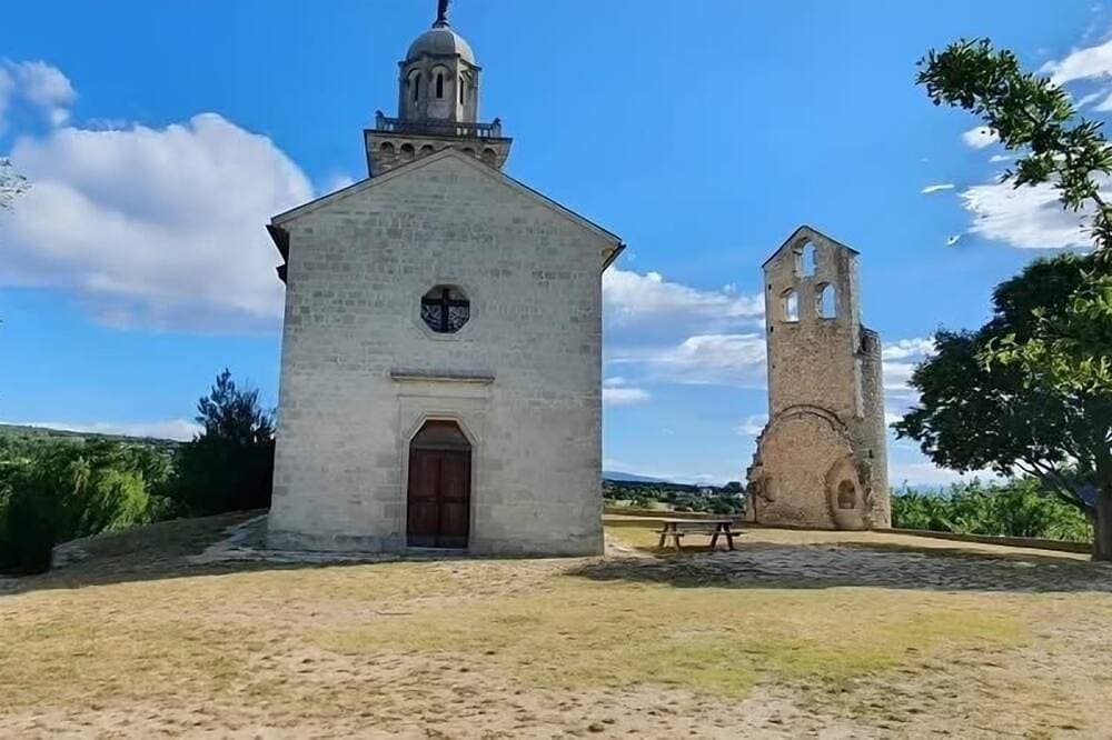Foto 11 von 28: Im Herzen des Luberon Luxus-Apartment mit privatem beheiztem Pool in einer ruhigen