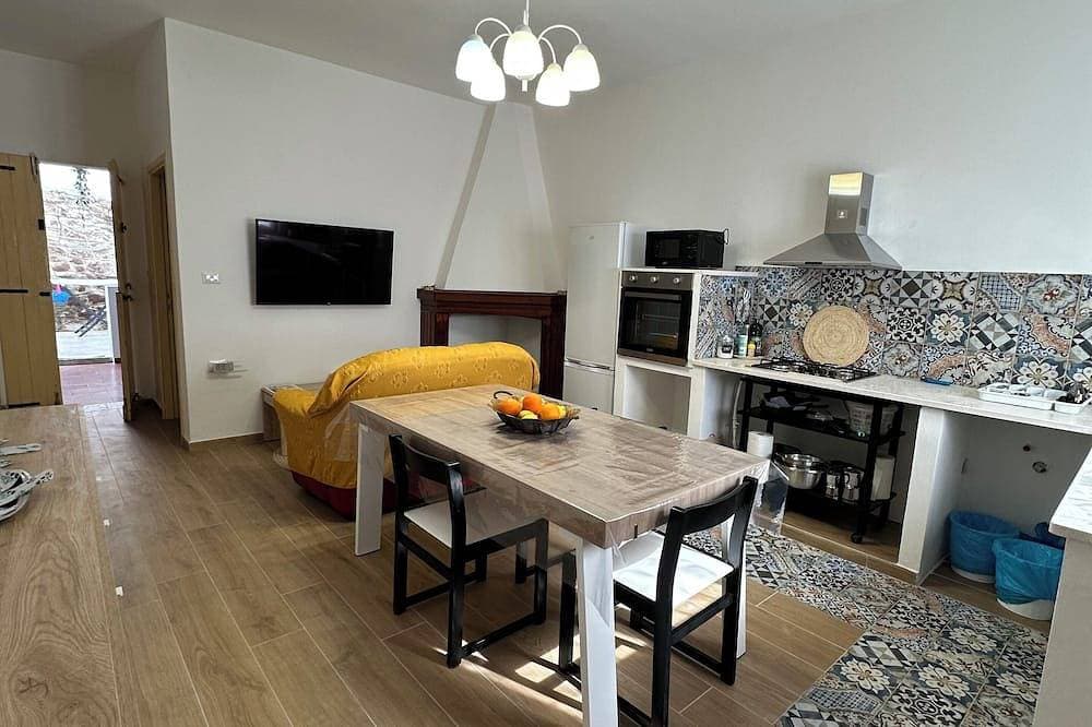 Apartment with patio Calasetta 1