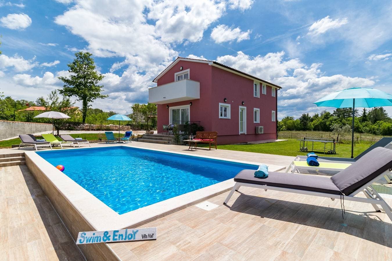 Villa May mit beheiztem Pool 1