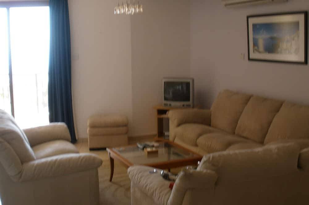 Foto 5 von 17: Private Entwicklung von 12 Wohnungen im Zentrum von Peyia. In der Nähe von Coral Bay.