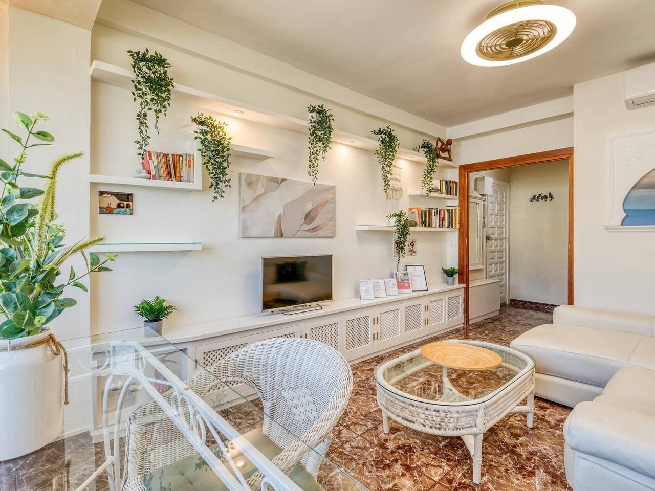 Foto 5 von 12: Zentrales Apartment mit Wohnzimmer, Küche, Schlafzimmer und Bad - Estepona
