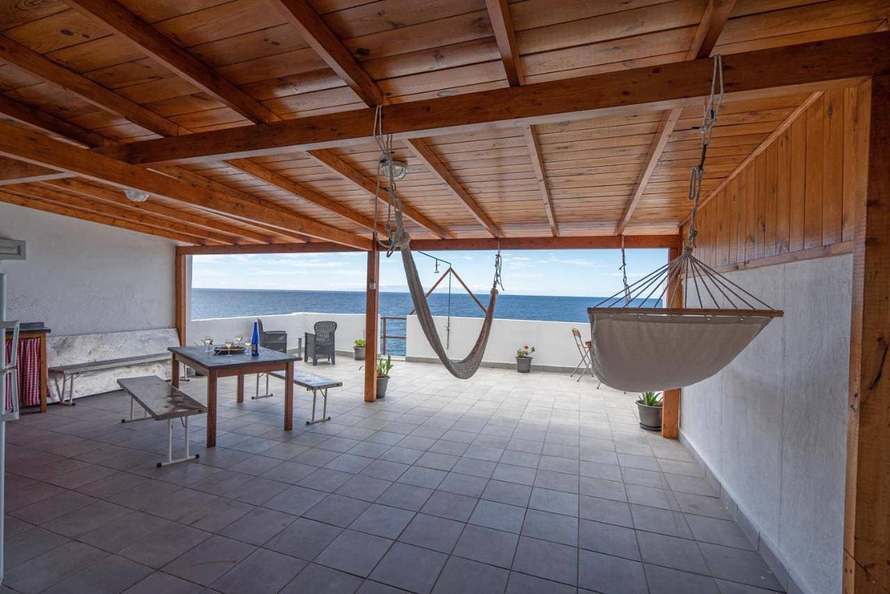 Front line, unbeatable terrace 10m from the sea 1