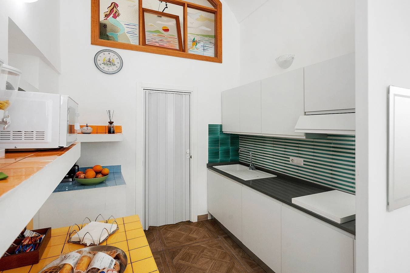 Foto 7 von 22: Sorrentina Guest House – Superior Doppelzimmer 5 mit Balkon und WLAN