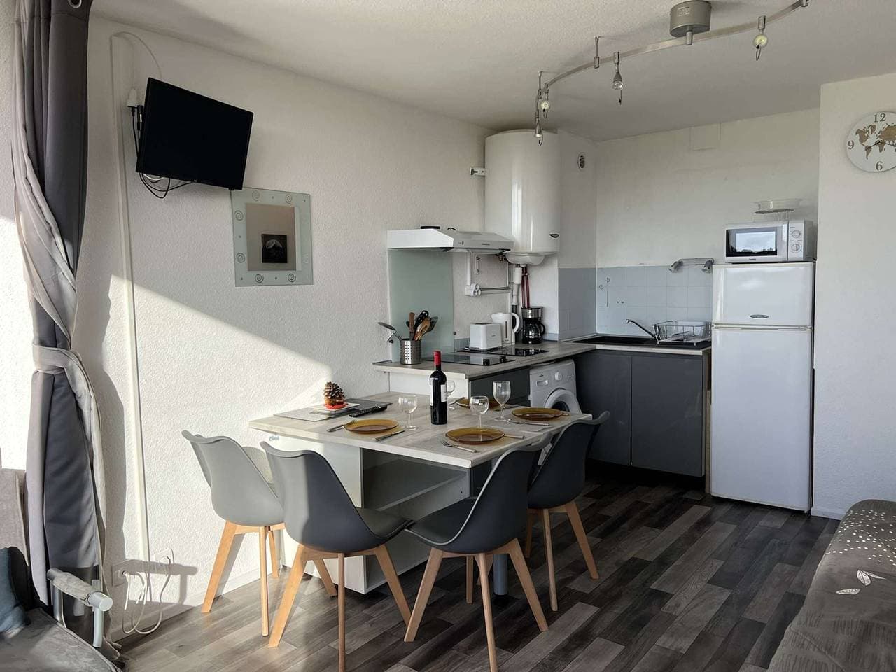 Foto 6 von 13: Studio für 4 - Pool, Parkplatz, Waschmaschine, In der Nähe von Geschäften