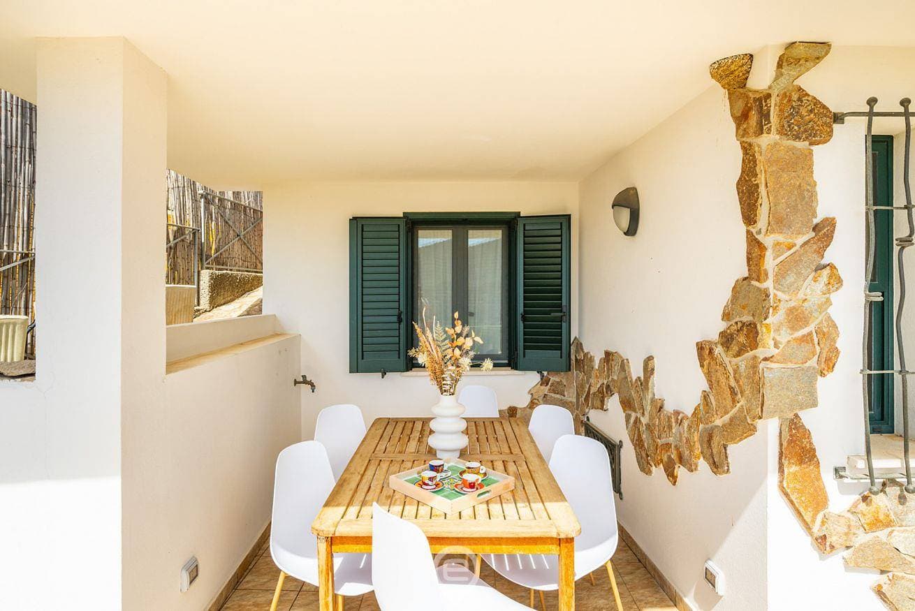 Foto 7 von 37: Villa für 4 Personen mit Balkon/Terrasse